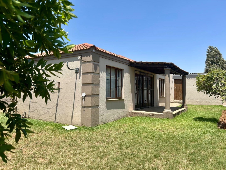 2 Bedroom Property for Sale in Langenhovenpark Free State